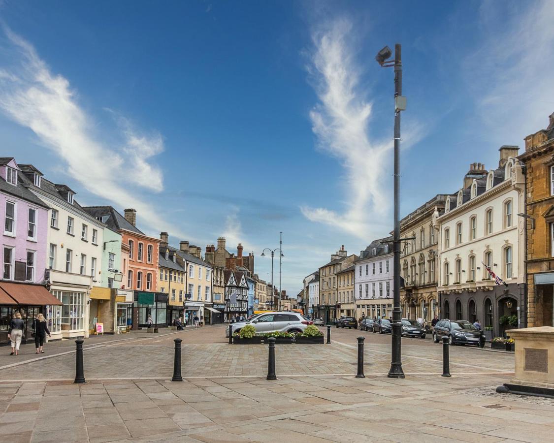 Glevum Lodge - 2 Bedroom Town Centre Apartment Cirencester Exterior foto