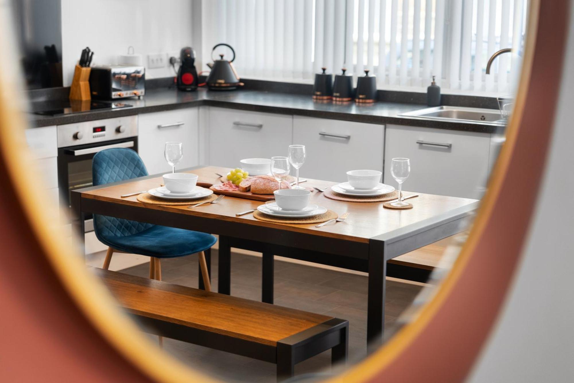 Glevum Lodge - 2 Bedroom Town Centre Apartment Cirencester Exterior foto